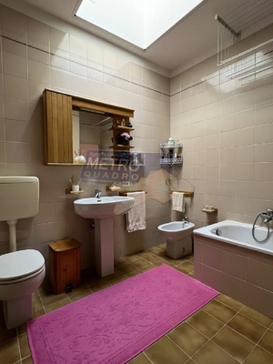 bagno con vasca - UNIFAM. A SCHIERA CENTRALE THIENE (VI)  